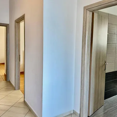 Deus Saranda Διαμέρισμα Polisi i Vogel