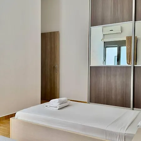 Deus Saranda Apartamento