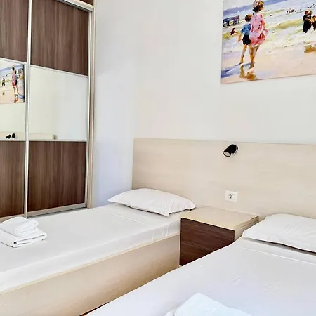 Deus Saranda Lägenhet Polisi i Vogel